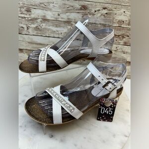 Lara Vera Pelle flat Sandals White Ankle Strap Beaded EUC Made In Italy  Sz 7